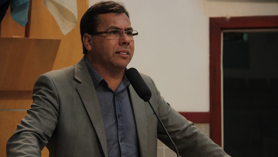 Arildo indica serviços de manutenção em calçadas do EducaMais Parque Santo Antônio