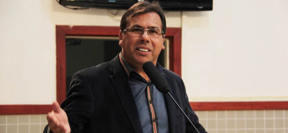 Arildo indica redutores de velocidade na Rua Guido Martins Moreira, no Parque Brasil