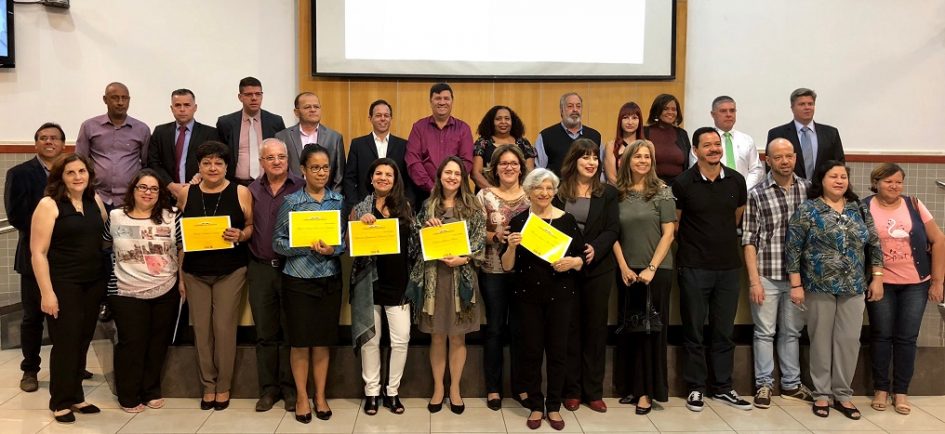 Câmara Municipal presta homenagem a professores de Jacareí
