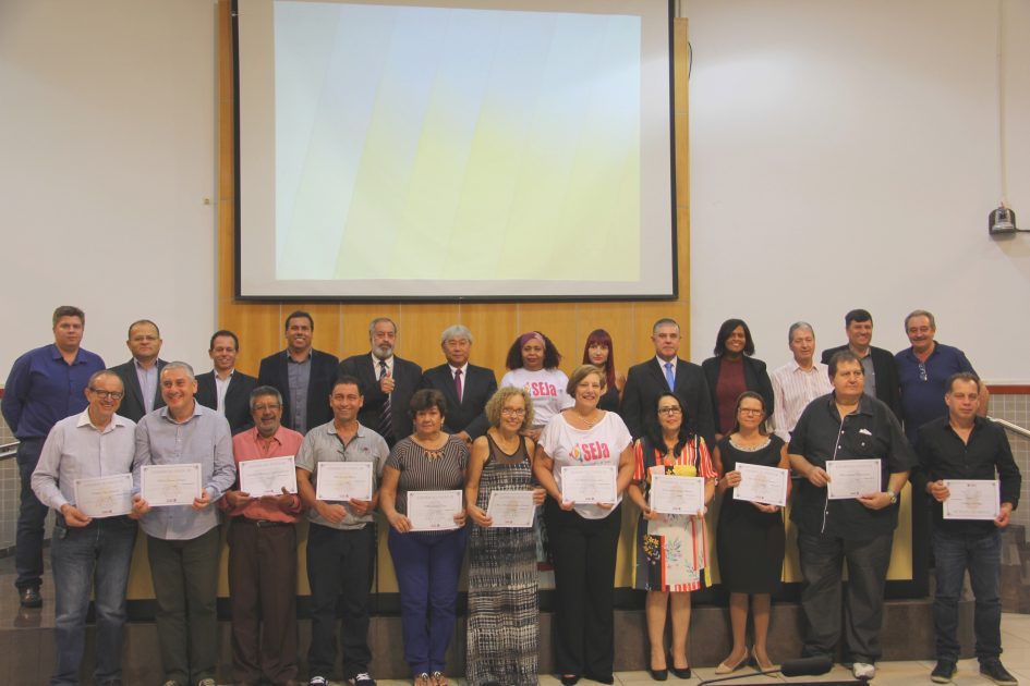 Câmara homenageia comerciantes de Jacareí