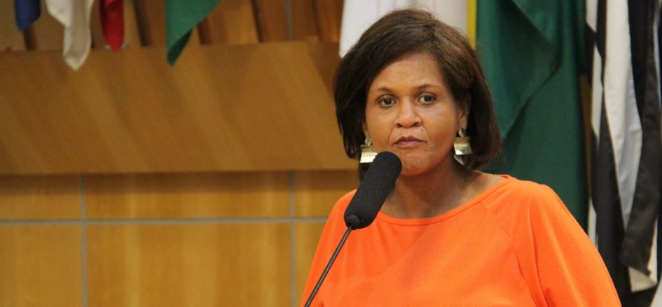 Márcia demanda serviços de manutenção para bairros da região oeste