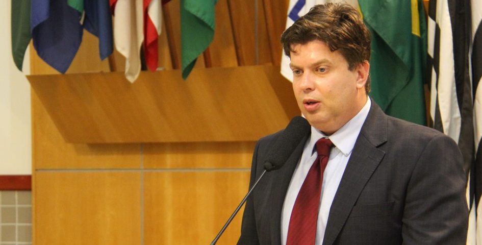 Rodrigo Salomon fiscaliza estoque de remédios da farmácia municipal para 2019