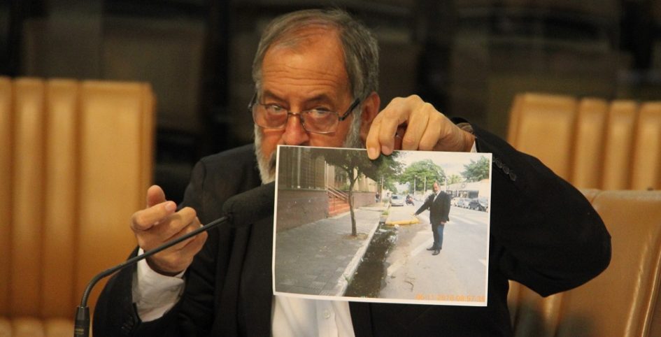 Valmir quer providências para água parada na Rua Barão e limpeza de terreno no Nova Jacareí