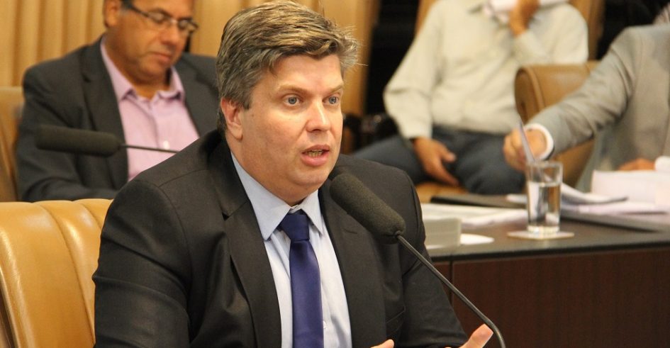 Rodrigo Salomon demanda capina e limpeza para diversas regiões de Jacareí