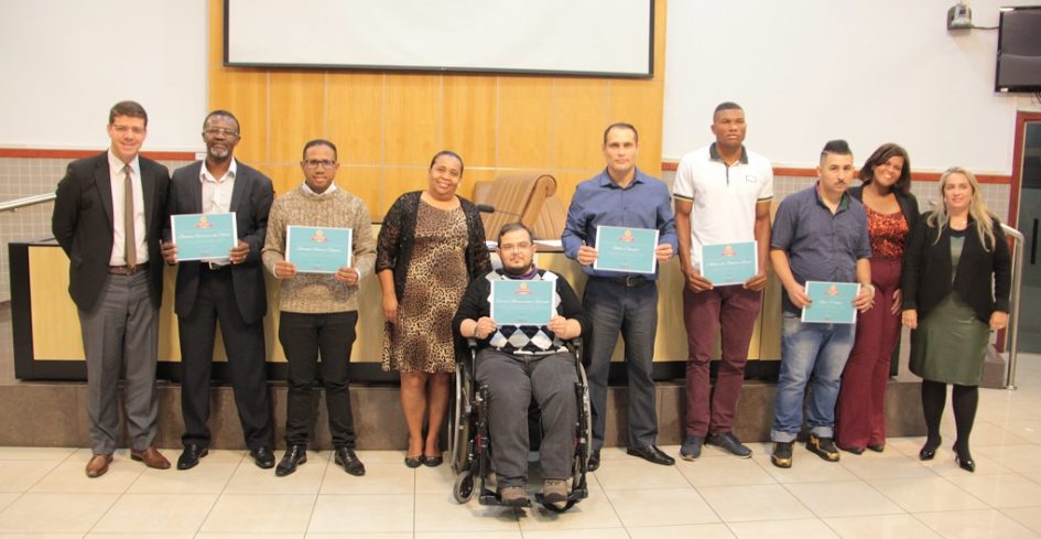 Câmara de Jacareí homenageia munícipes que superaram o vício das drogas