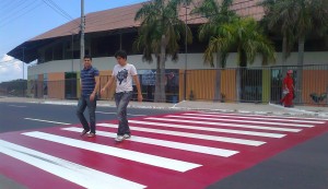 Arildo pede instalação de faixas de pedestres bicolores em Jacareí