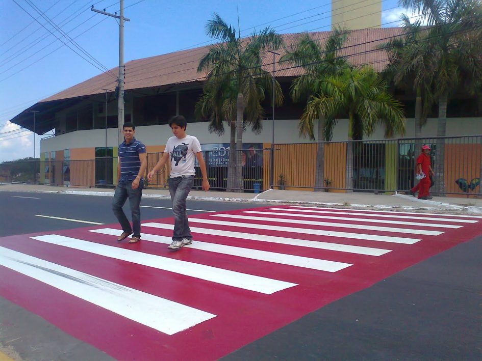 Arildo pede instalação de faixas de pedestres bicolores em Jacareí