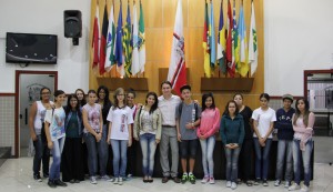 Câmara de Jacareí recebe alunos para discutir cidadania