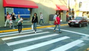 Hernani Barreto indica pintura de faixa de pedestres no centro da cidade