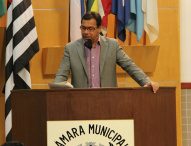 Vereador Arildo Batista solicita troca de lâmpadas