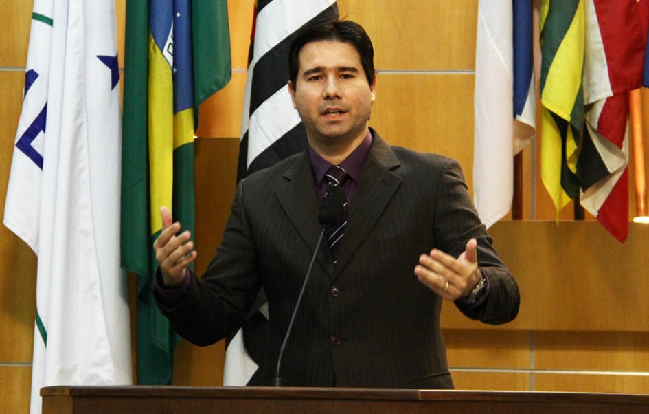 Hernani Barreto pede o uso de aplicativo para denunciar descarte irregular de lixo em Jacareí