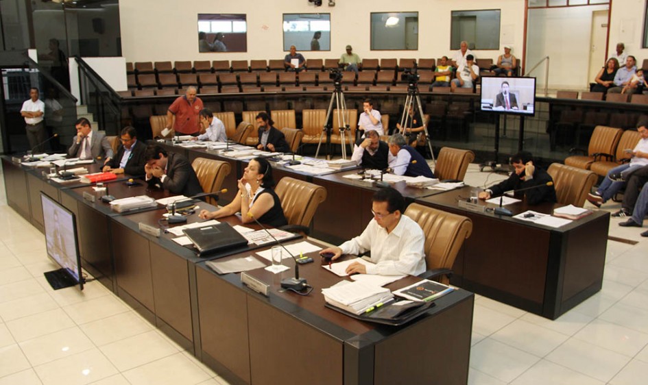 Câmara de Jacareí aprova primeira discussão do Orçamento para 2015