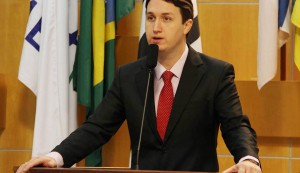 Edinho Guedes sugere melhoria em calçadas de Jacareí