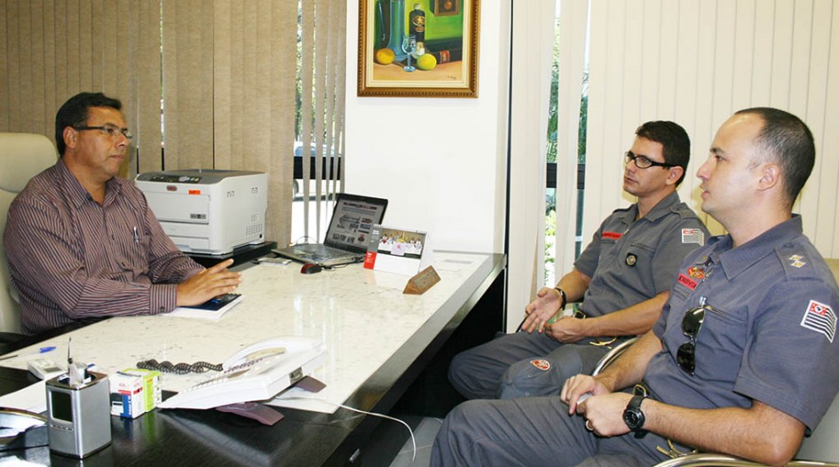 Arildo Batista faz reunião com comandante do Corpo de Bombeiros de Jacareí