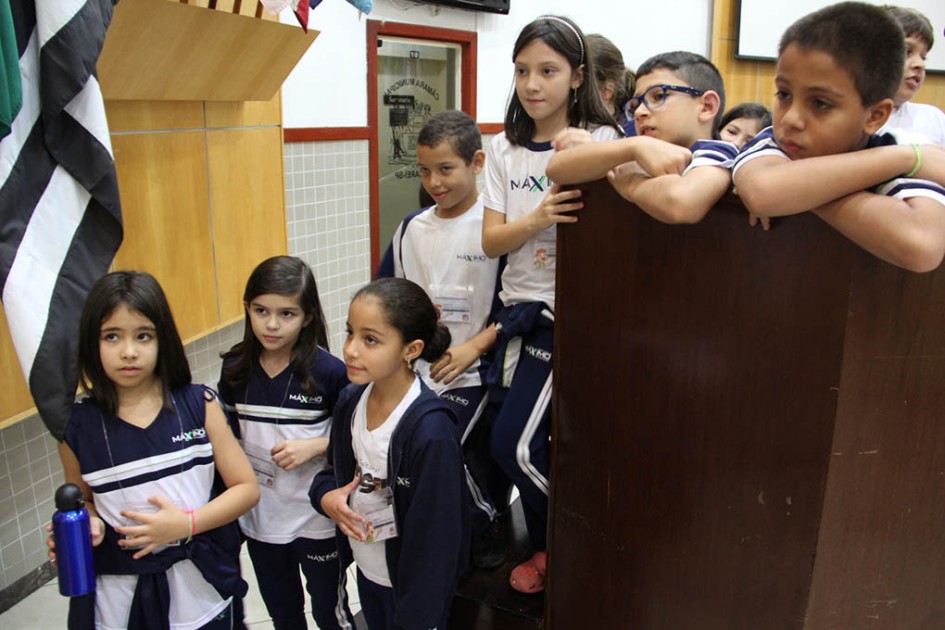 ‘Câmara de Portas Abertas’ recebe alunos do Instituto Máximo