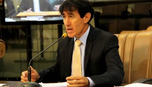 José Francisco pede criação de universidade federal ou estadual, em Jacareí