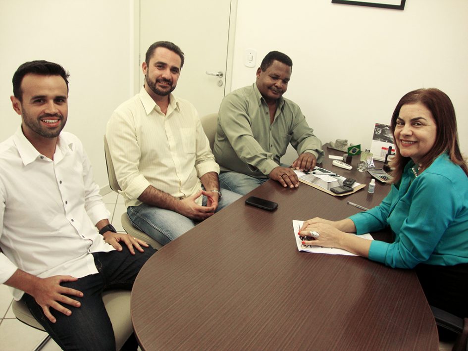 Vereadora Rose Gaspar recebe representantes do SEST SENAT