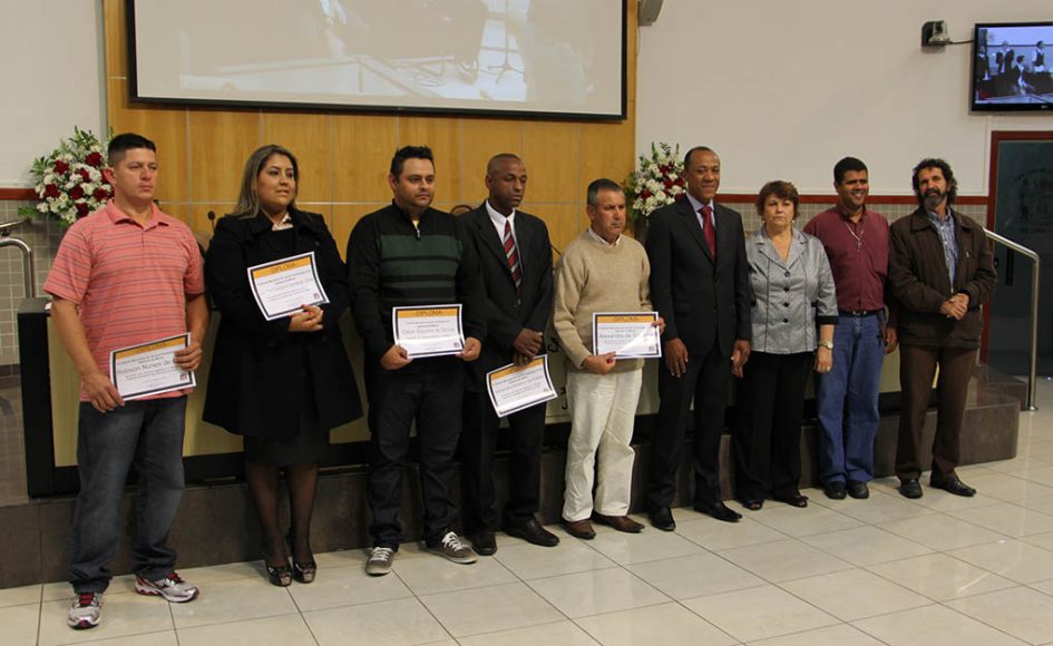 Câmara de Jacareí presta homenagem às pessoas que venceram as drogas