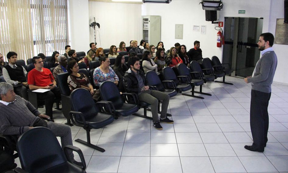 Câmara de Jacareí faz treinamento sobre uso correto de mídias sociais