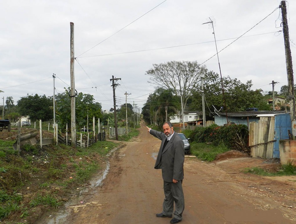 Após reunião com moradores, Valmir cobra iluminação em bairros da região oeste