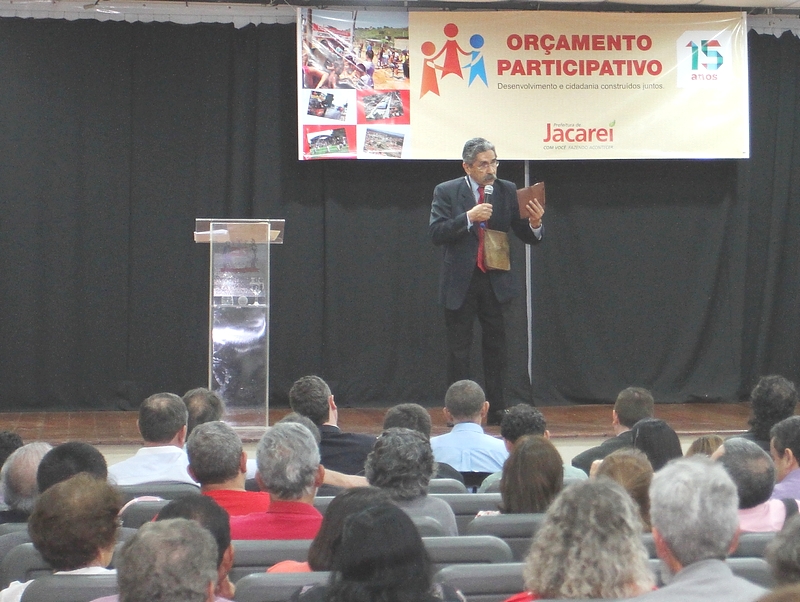 Os vereadores têm papel decisivo no Orçamento Participativo, diz Olívio Dutra em evento