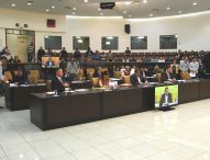 Câmara aprova projeto que impede instalações de postes fora da divisa de lotes residenciais