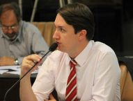 Edinho questiona honorários de Procuradores e contrato da prefeitura com construtora