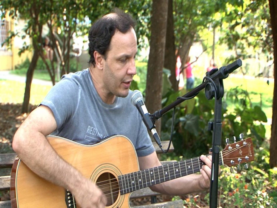 Nando Sapucahy é o convidado do ‘Nosso Som’ desta quinta-feira