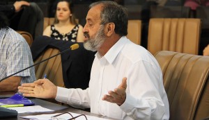 “Quando serão concluídas as obras do Hospital Municipal”, questiona Valmir à Prefeitura
