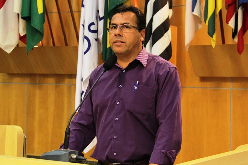 Arildo Batista solicita melhorias em ruas e limpeza de área verde em Jacareí