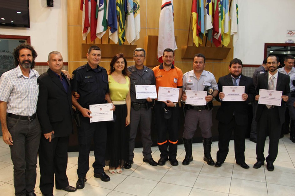 Câmara presta homenagem a profissionais da segurança pública de Jacareí