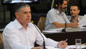Fernando pede investimentos do governo estadual para socorrer a Santa Casa de Jacareí
