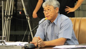 Sasaki questiona falta de manutenção em ponte e custos da equipe de basquete de Jacareí
