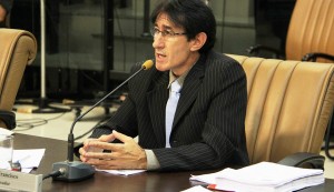 José Francisco pede ao governo estadual construção de travessia elevada na Nilo Máximo