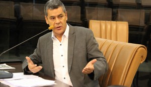 Maurício Haka questiona supostas dívidas da Prefeitura com autarquia e fundações de Jacareí