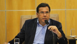 Presidente da Câmara pede melhorias em campo de futebol no Maria Amélia