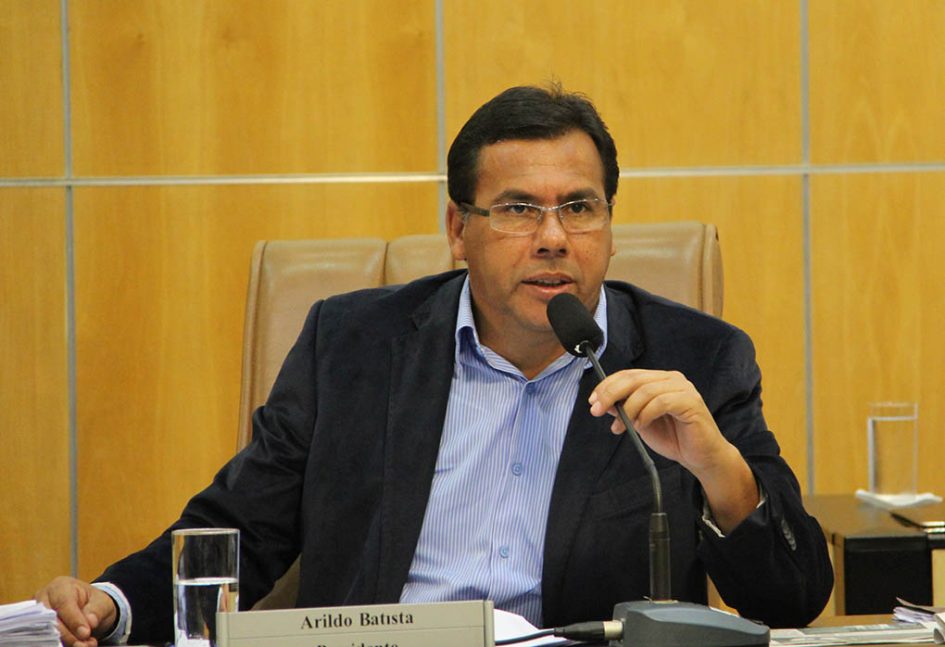 Presidente da Câmara pede melhorias em campo de futebol no Maria Amélia
