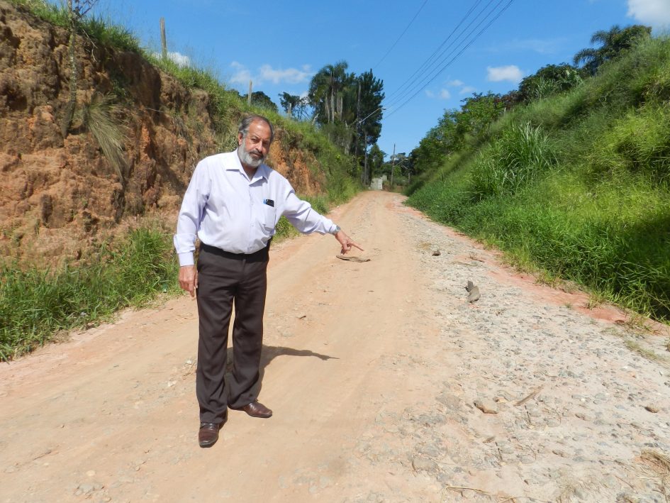 Valmir pede melhorias em vias dos bairros Veraneio Ijal e Veraneio Irajá