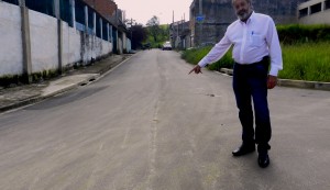 Vereador Valmir pede recuperação de asfalto no Parque Imperial