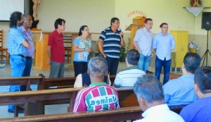 Vereadores participam de encontro sobre regularização com moradores do 1º de Maio