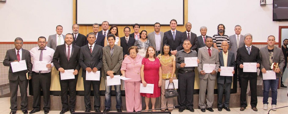 Líderes religiosos atraem 200 pessoas em noite de homenagem na Câmara