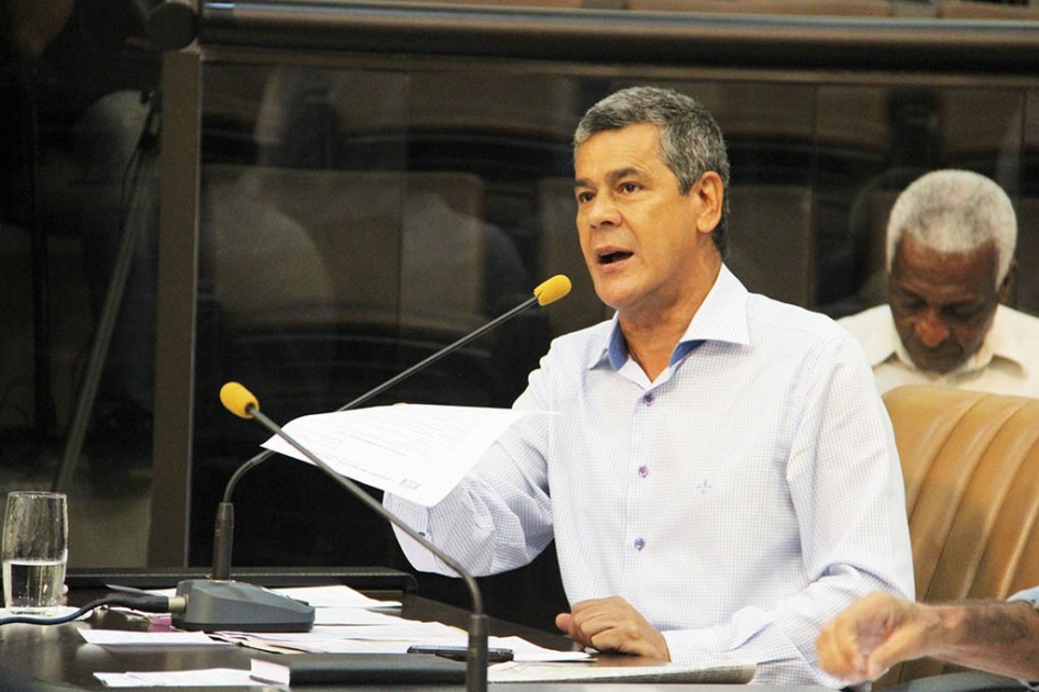 Maurício Haka faz indicações pedindo instalação de lombada no Terras de São João