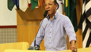 Rogério Timóteo solicita limpeza dos terrenos pertencentes à Prefeitura