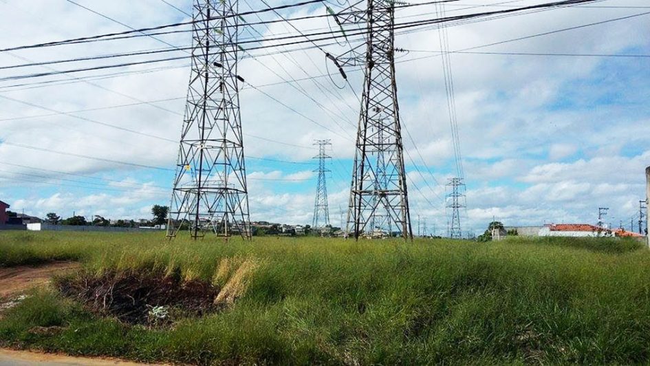 Rogério pede à EDP Bandeirante Energia limpeza de terreno no Residencial Santa Paula