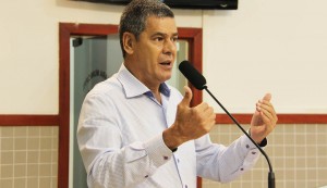 Maurício Haka pede limpeza em creche do Igarapés