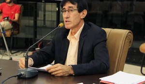José Francisco cobra CPI para investigar denúncia de fraude na merenda da rede estadual de Ensino