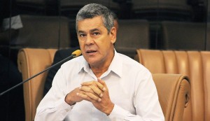 Maurício Haka questiona falta de materiais na Santa Casa de Jacareí