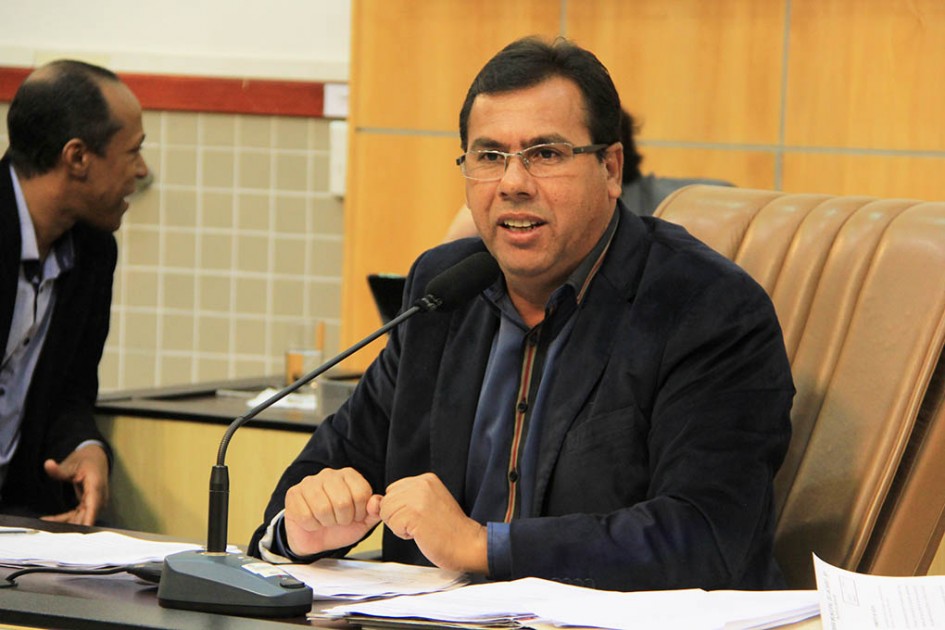 Arildo Batista demanda serviços de manutenção em diversas regiões da cidade
