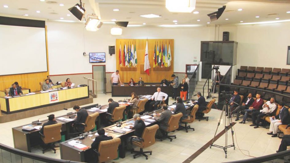 Câmara inicia discussão da LDO e aprova leis que incentivam leitura na cidade