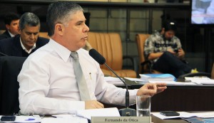 Fernando pede informações ao Governo Federal sobre falta de remédios em Jacareí